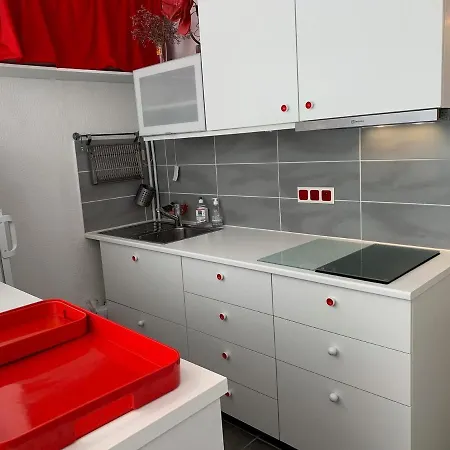 Renove A 250m De La De - Climatise, Jardin, Parking Prive - Fr-1-604-15 *