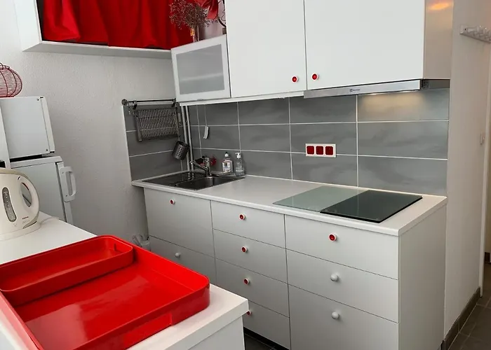 Renove Proche Avec Climatisation Et Parking - Fr-1-604-15 *