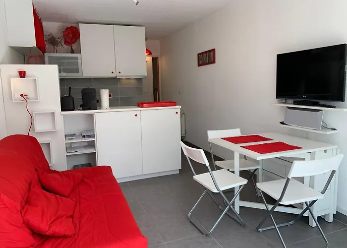 Apartment Renove Proche Avec Climatisation Et Parking - Fr-1-604-15 *